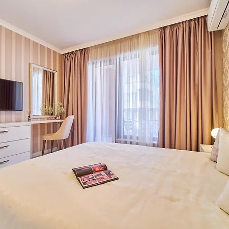 Premium Center In Grand Karavel * וארנה